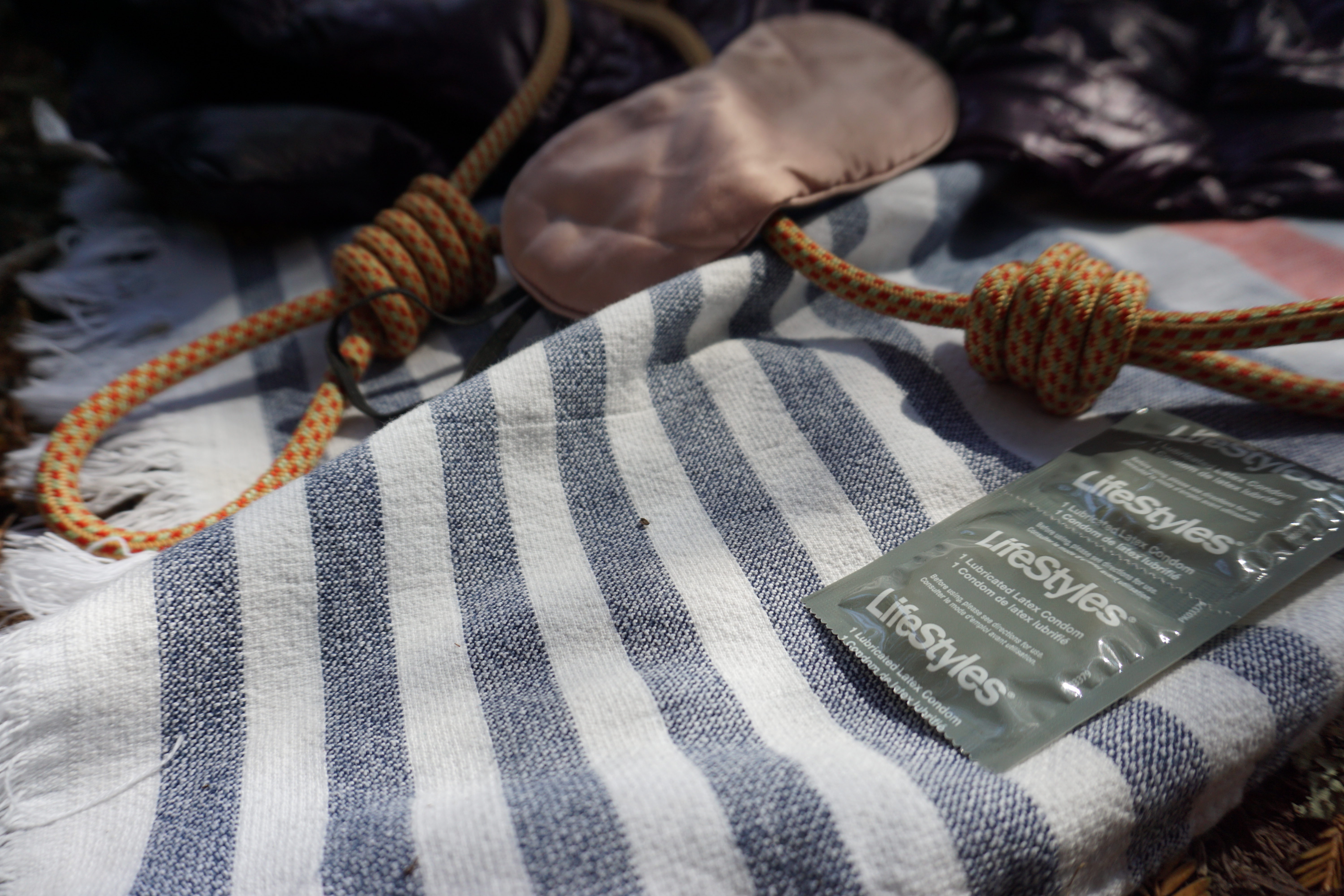 Condoms and rope for LNT Lovemaking